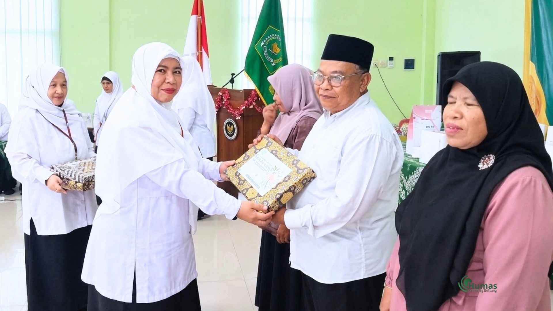 Purnabakti Guru MIN 1 Belitung, Mahtaridi Resmi Akhiri Masa Pengabdian dengan Penuh Haru