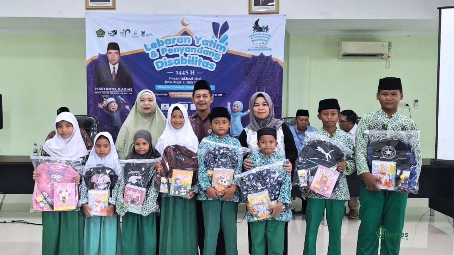 Seksi Zakat dan Wakaf Kemenag Belitung berikan santuna kepada 10 Anak Yatim MIN 1 Belitung