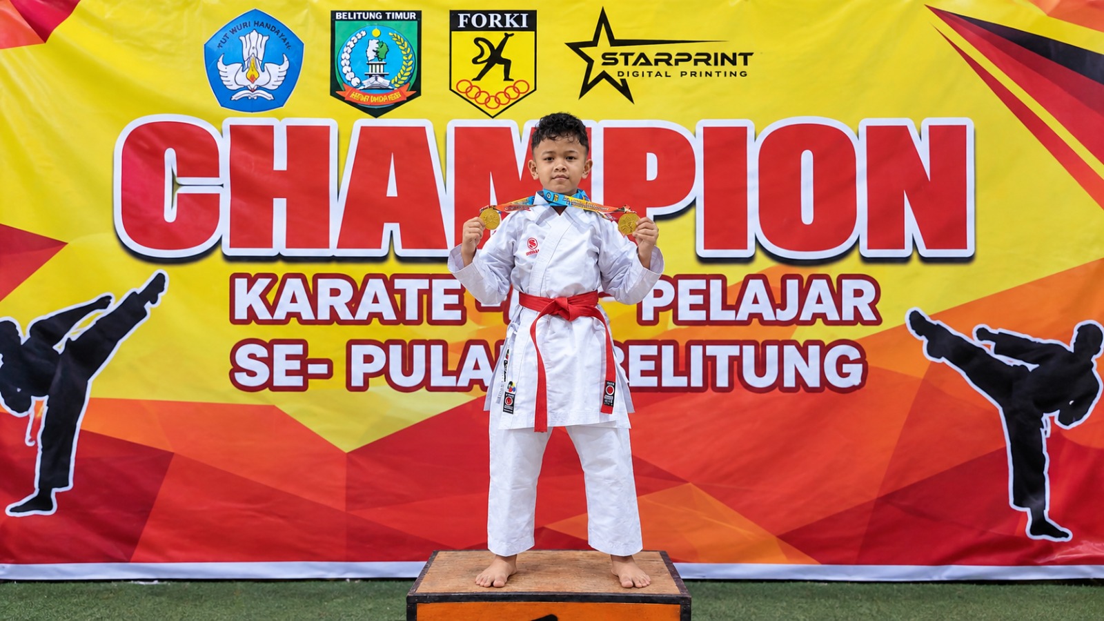 Murid MIN 1 Belitung meraih mendali emas Karate Se – Pulau Belitung