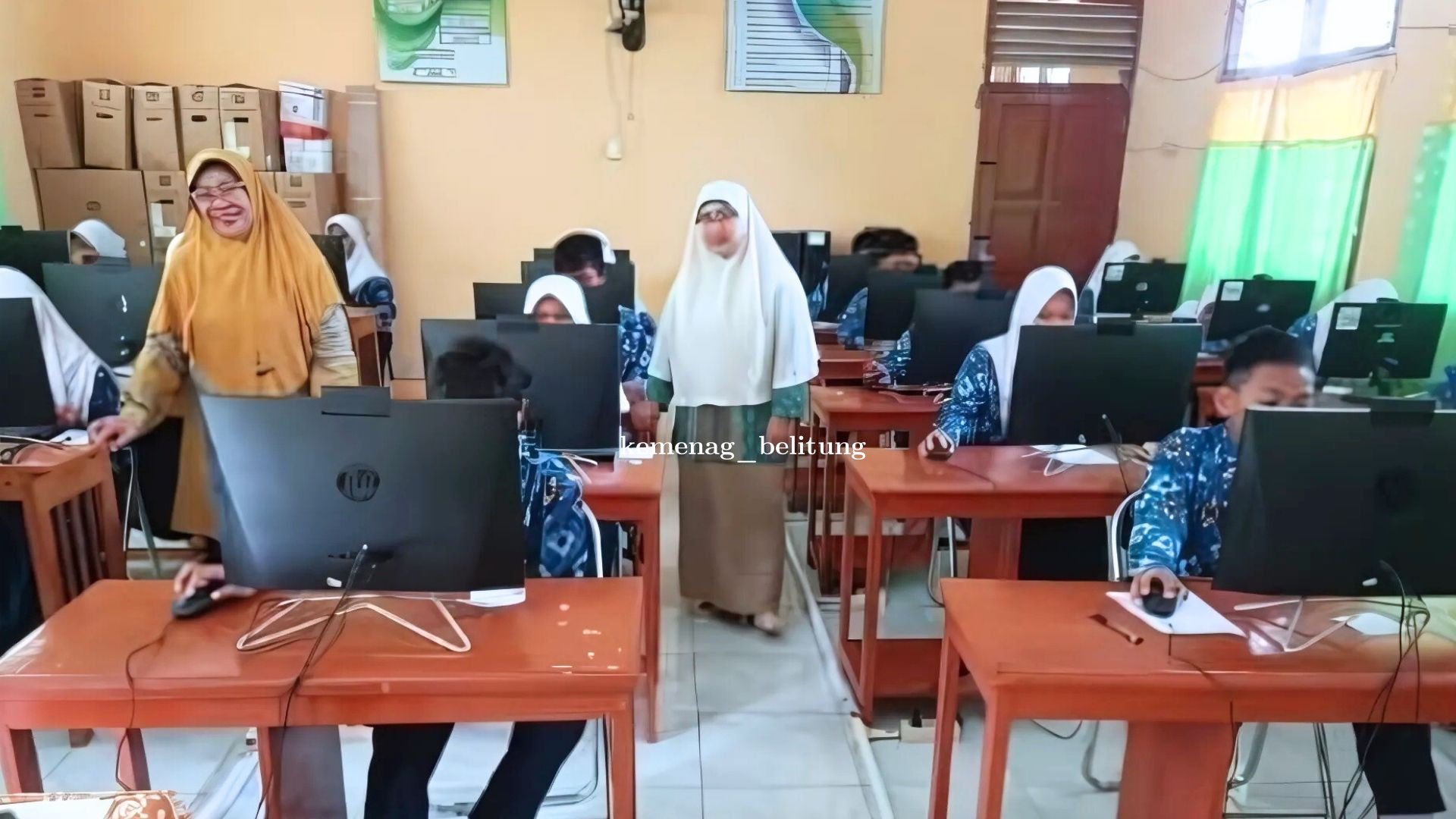 Pengawas Madrasah Monitoring Pelaksanaan Simulasi ANBK di MTsN 1 Belitung