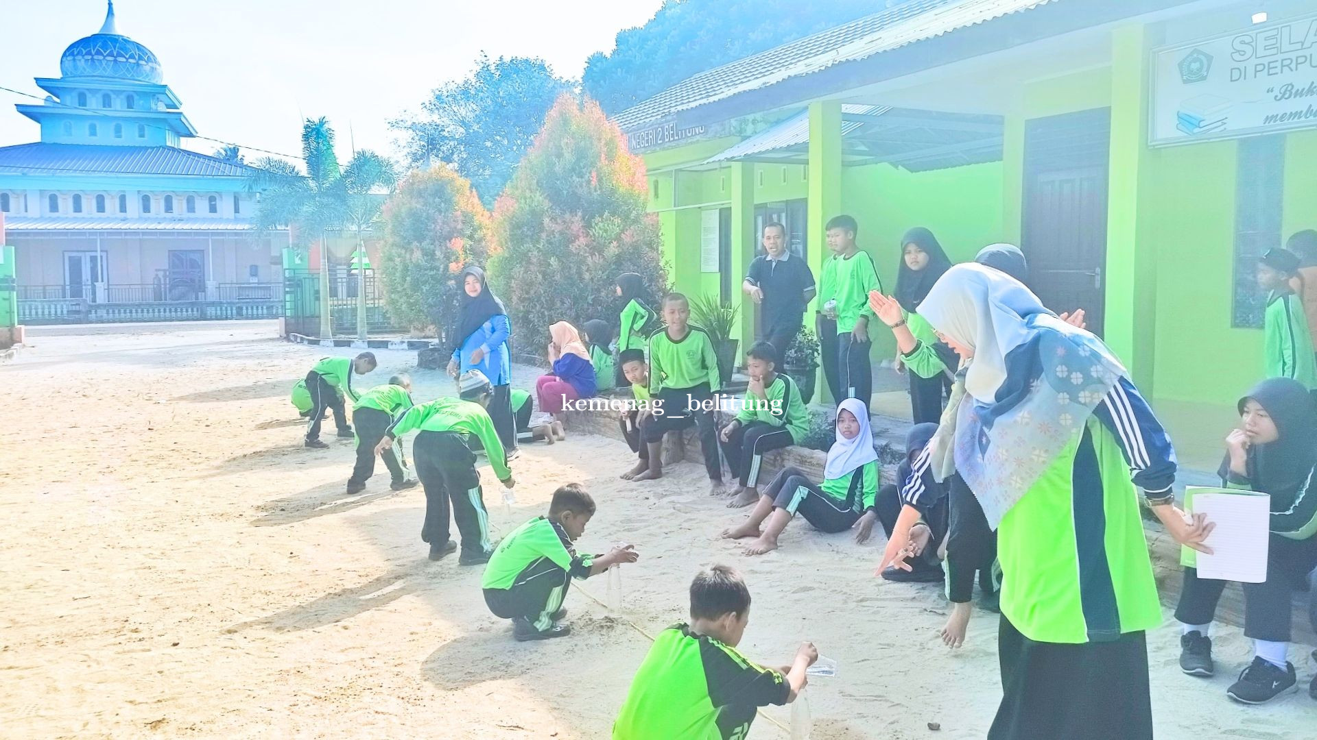 MIN 2 Belitung Gelar Lomba Seru Peringati HUT RI ke-80